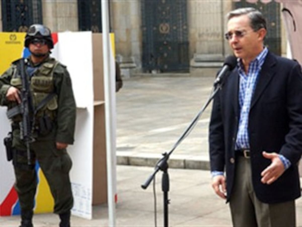 Uribe espera comicios legislativos en paz pese a amenazas de las FARC