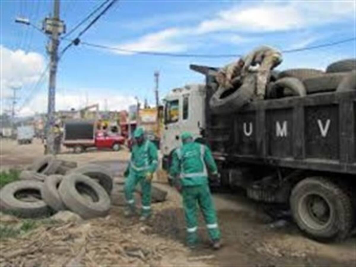 Bogotá busca reciclar llantas para reparar vías