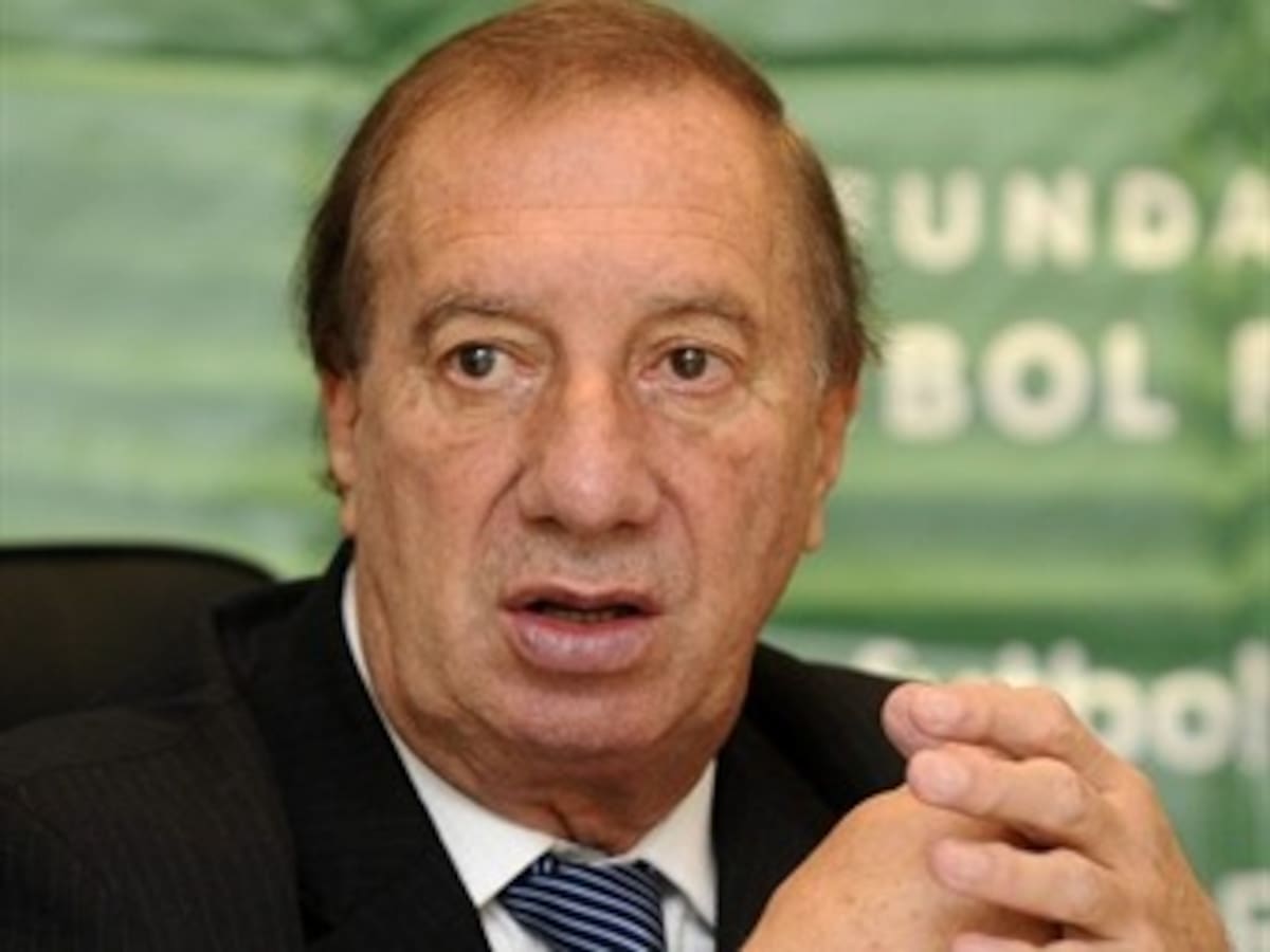 Carlos Bilardo: El sistema 4-4-2 surge porque no hay una figura de creación
