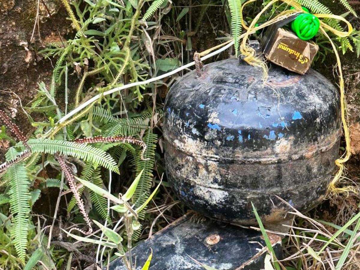 Ejército Nacional destruyó tres artefactos explosivos sobre una vía en el sur de Bolívar