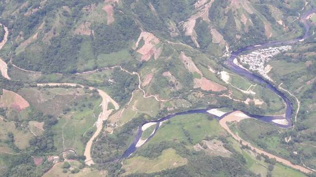 Río Catatumbo afectado por la mancha de crudo.