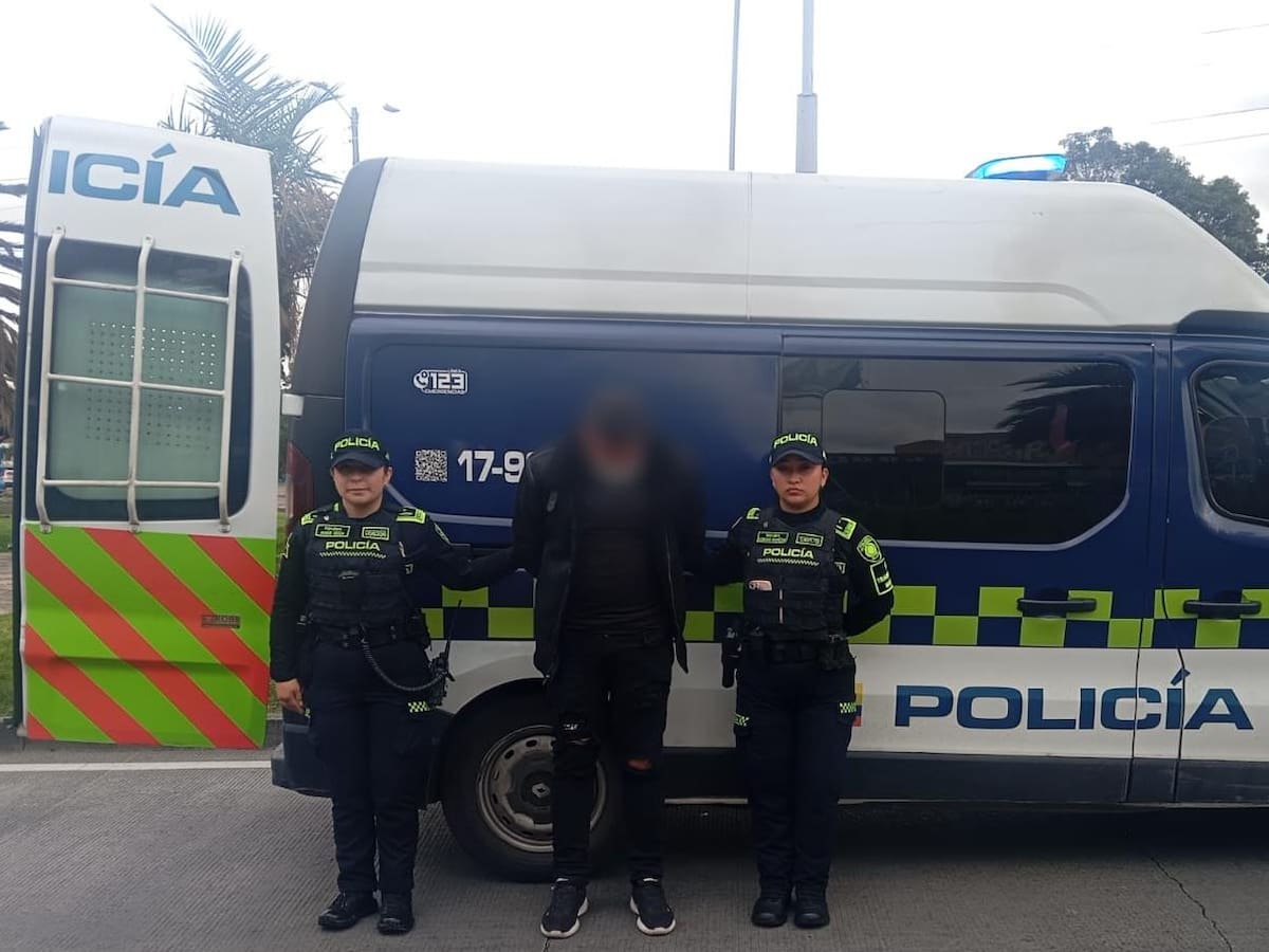 Capturaron a delincuente que robaba celulares en TransMilenio bajo la modalidad de cosquilleo