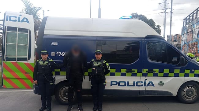 Capturaron a delincuente que robaba celulares en TransMilenio bajo la modalidad de cosquilleo