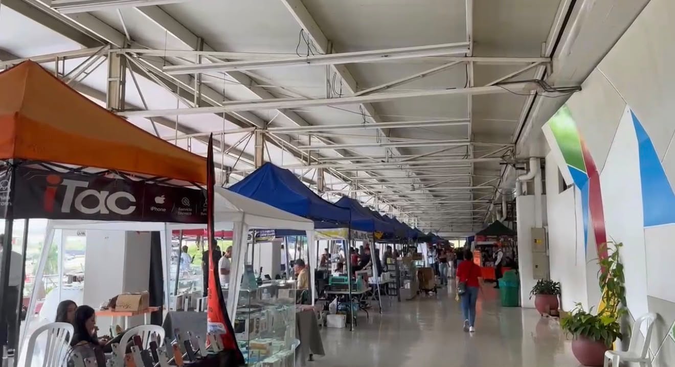 Los comerciantes del centro comercial San Andresito del Sur fueron reubicados en el segundo piso del antiguo edificio de La 14, en la avenida Pasoancho.