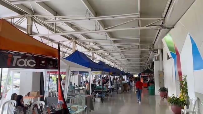 Los comerciantes del centro comercial San Andresito del Sur fueron reubicados en el segundo piso del antiguo edificio de La 14, en la avenida Pasoancho.