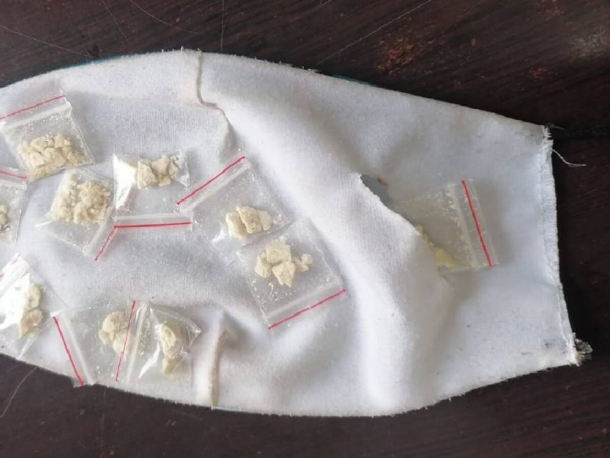Capturado por esconder droga en su tapabocas