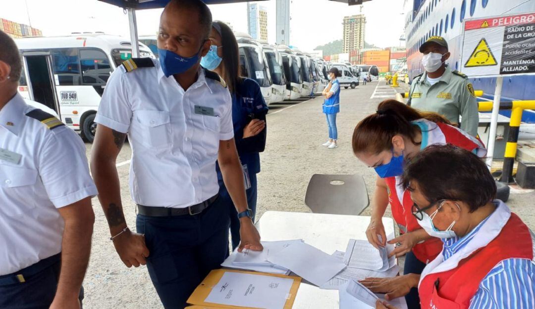 En las últimas horas llegó la embarcación ‘Celebrity Millennium’ al Puerto de Cartagena.