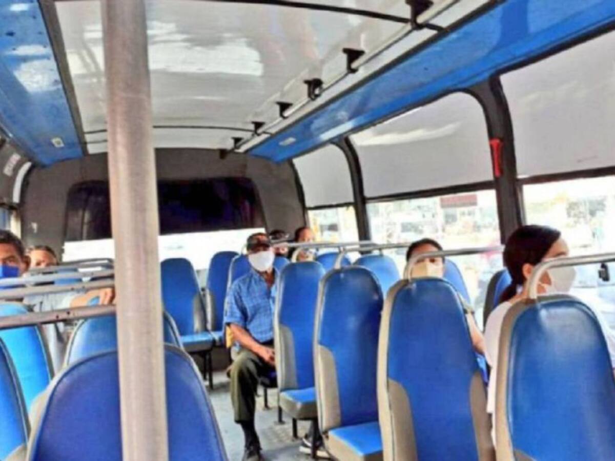 En marchas delincuentes atracan dos buses en Barranquilla