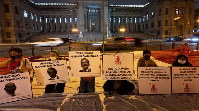 Manifestaciones en Perú, en rechazo a las esterilizaciones forzadas durante el gobierno de Alberto Fujimori. Foto: Getty