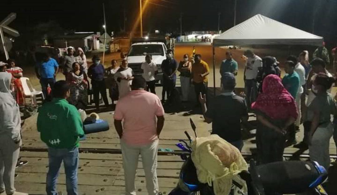 Bloqueo de docentes en vía férrea 