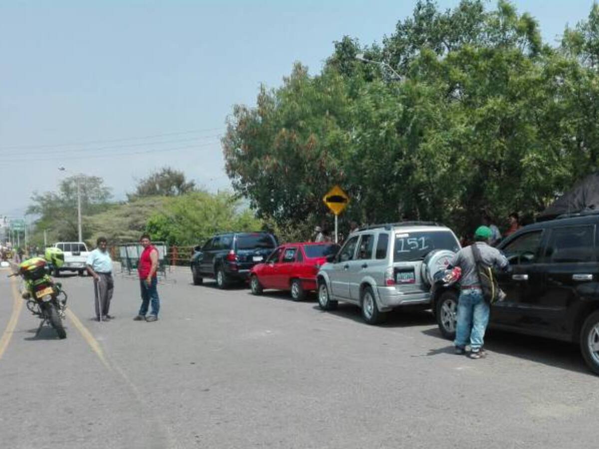 Transportadores calificaron como "absurda" decisión de abrir pasos fronterizos de forma temporal
