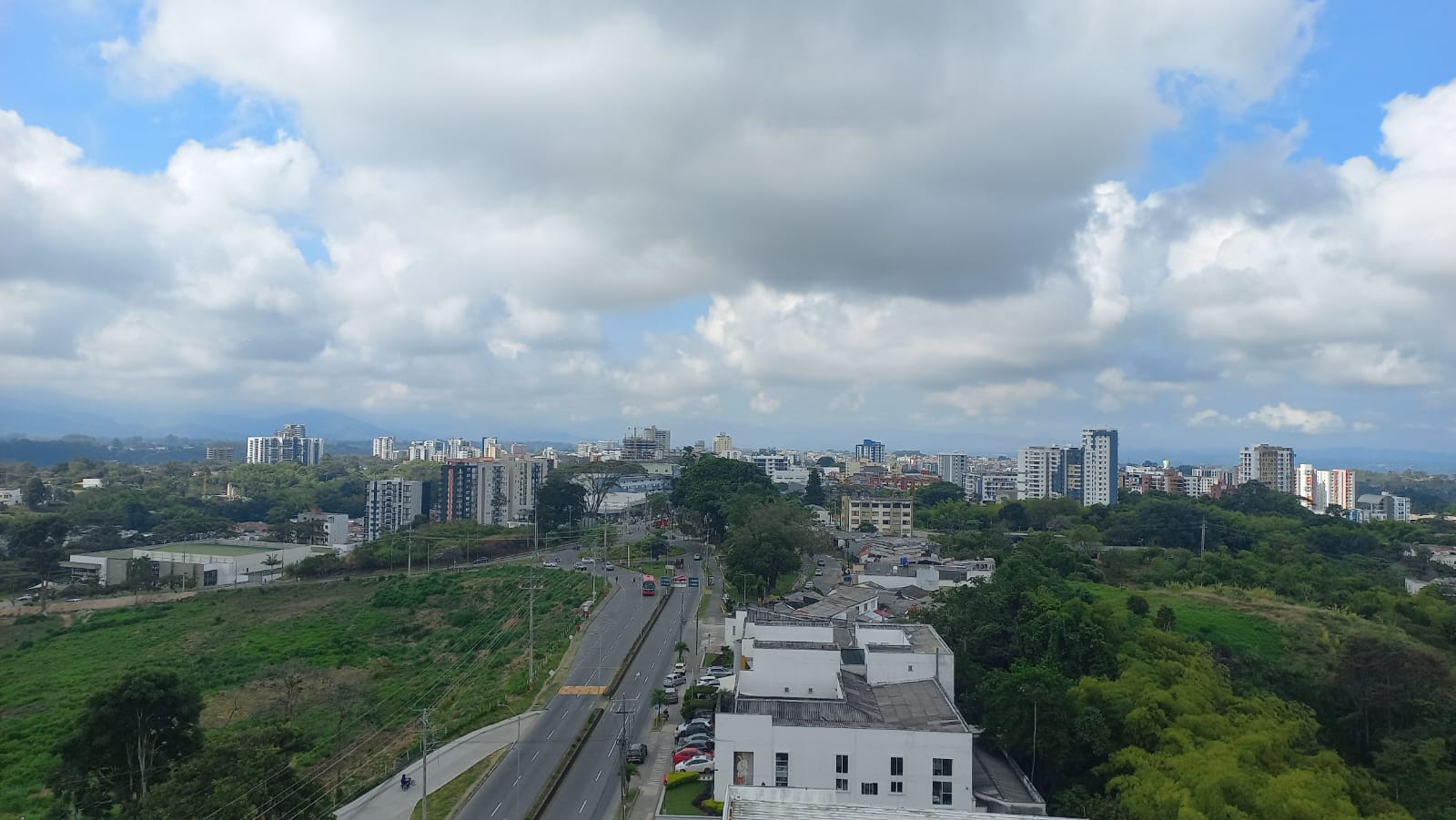 Hermoso paisaje desde el norte de Armenia avenida Bolívar Norte, glorieta Parque Los Aborígenes. Foto: Vanessa Porras