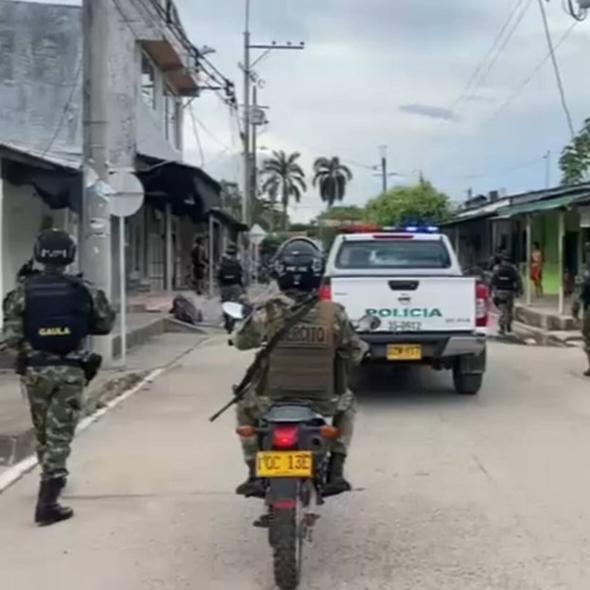 Con megáfono en mano autoridades piden a la ciudadanía abrir sus negocios