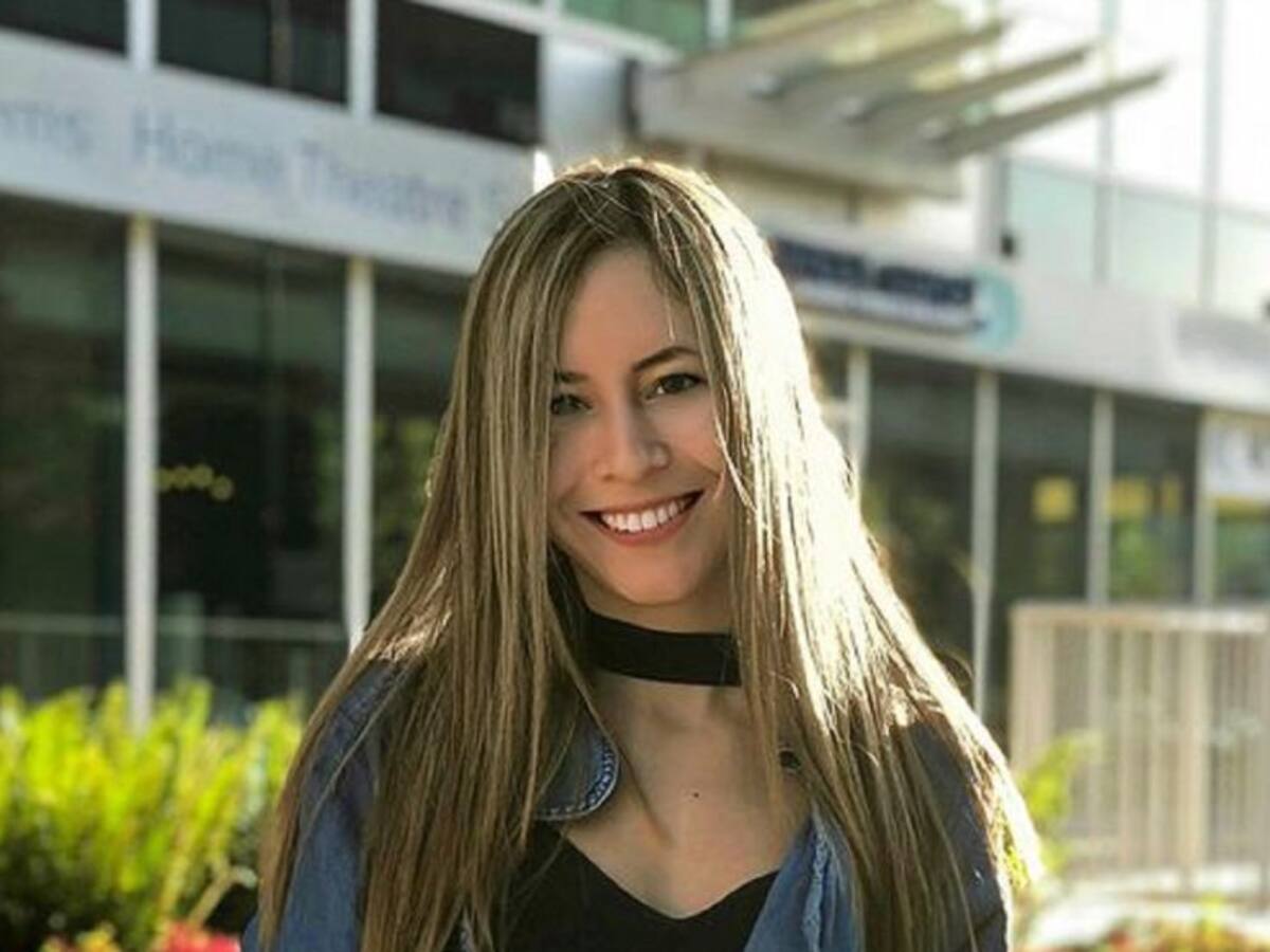 Distrito aseguró que politóloga que fue vacunada no trabaja con ellos
