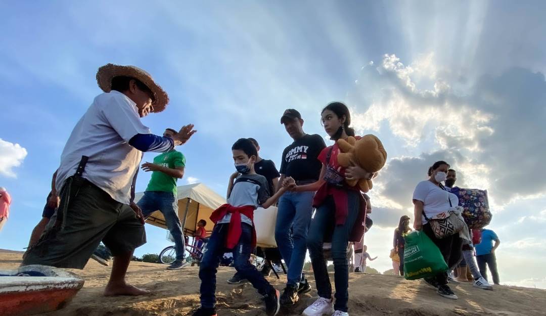 Ciudadanos en medio de la violencia en Arauca. Foto: Getty