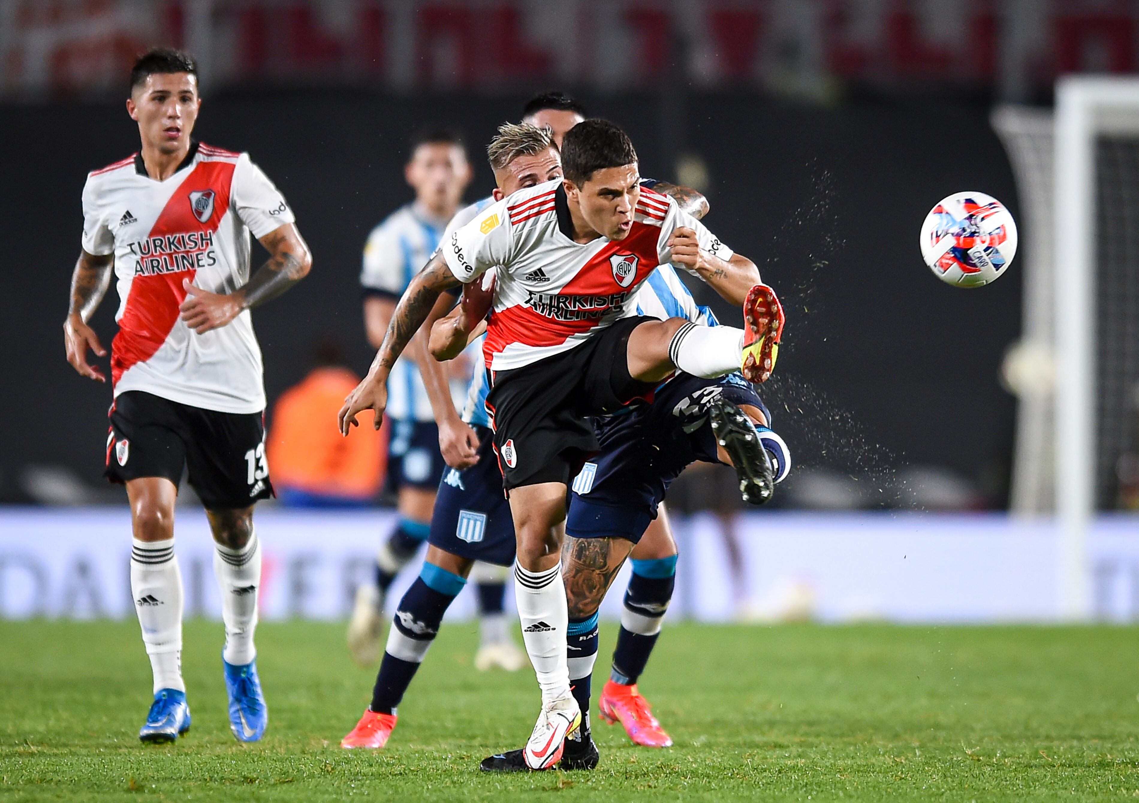 Juan Fernando Quintero durante su paso por River Plate. (Photo by Marcelo Endelli/Getty Images)