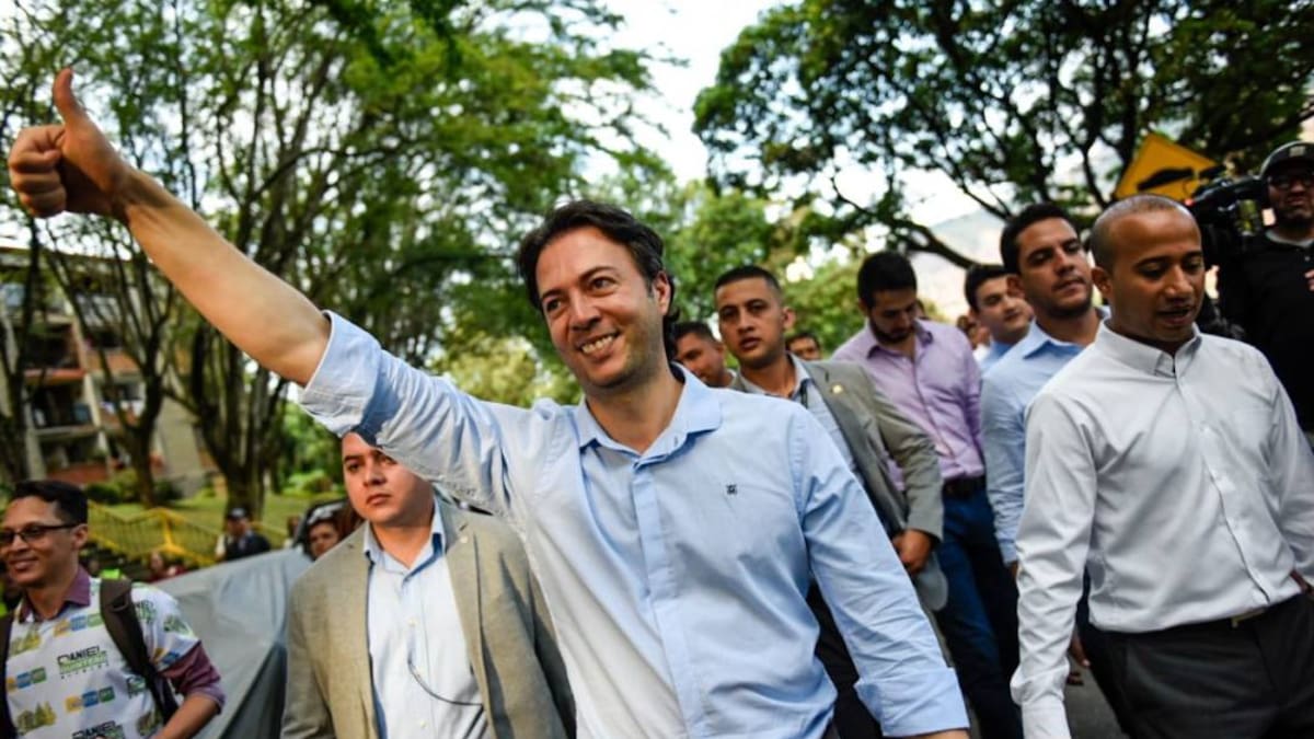 Alcalde de Medellín dice que no está politizando a EPM