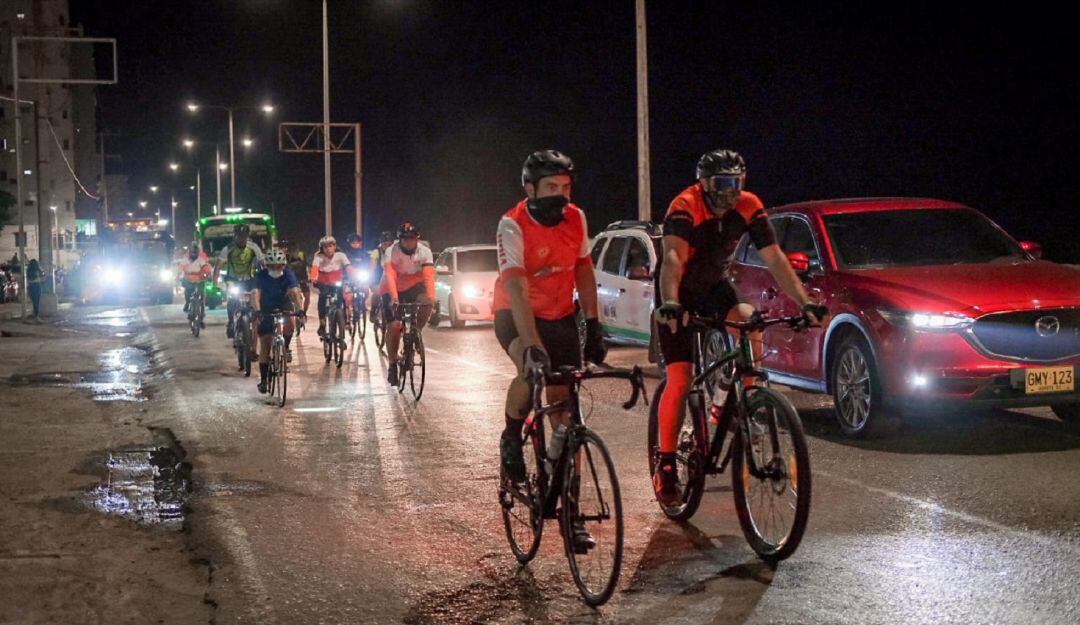 La actividad contó con la participación del alcalde William Dau y varios clubes de ciclistas de la ciudad