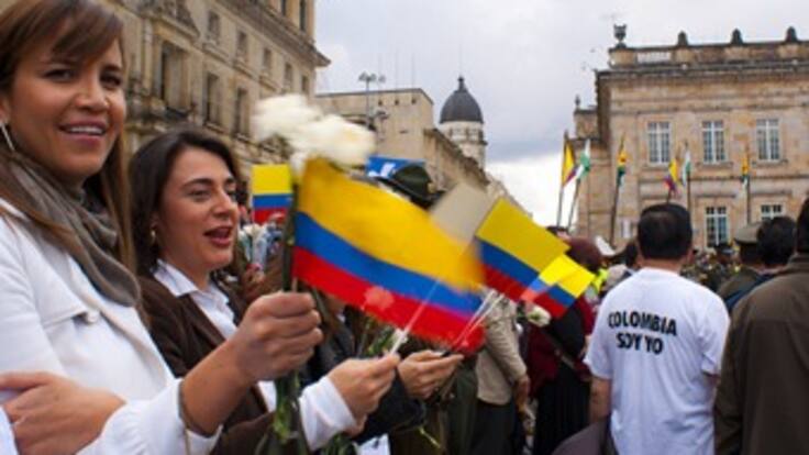 Víctimas se reúnen en Bogotá para exigir la verdad sobre los secuestrados