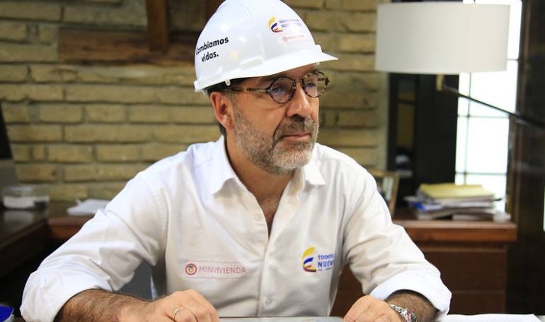 Ministro de Vivienda - Camilo Sánchez 