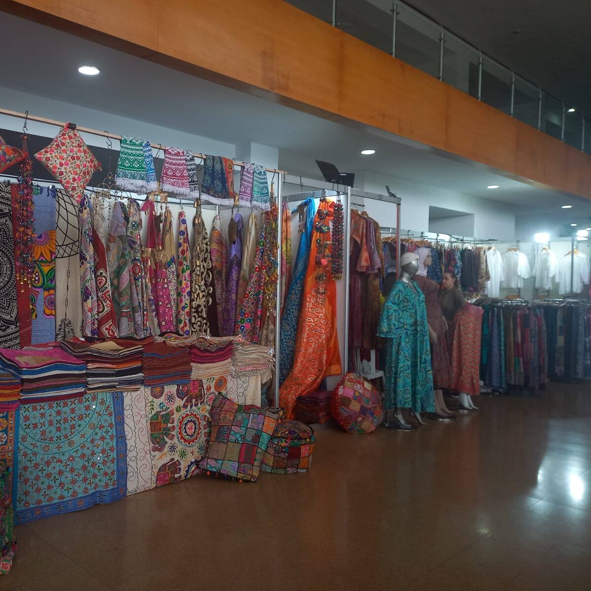 Más de 100 expositores participan de feria artesanal en Armenia