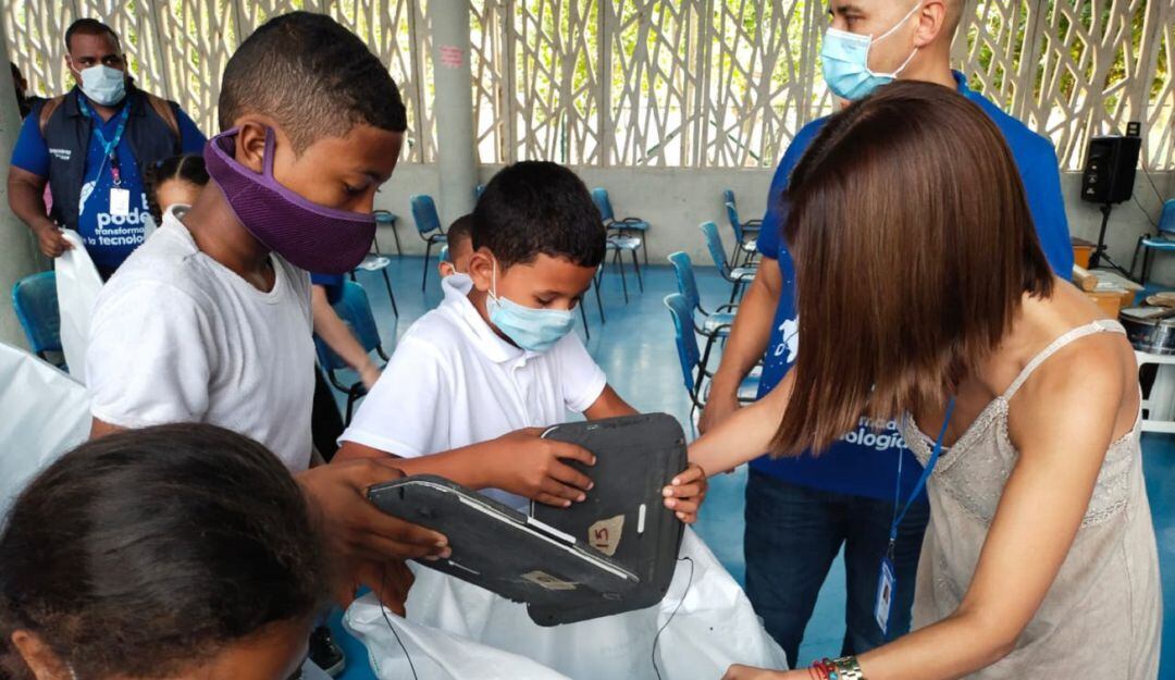Los computadores serán enviados al Centro de Aprovechamiento de Residuos Electrónicos en Bogotá para evitar que lleguen a ríos y mares