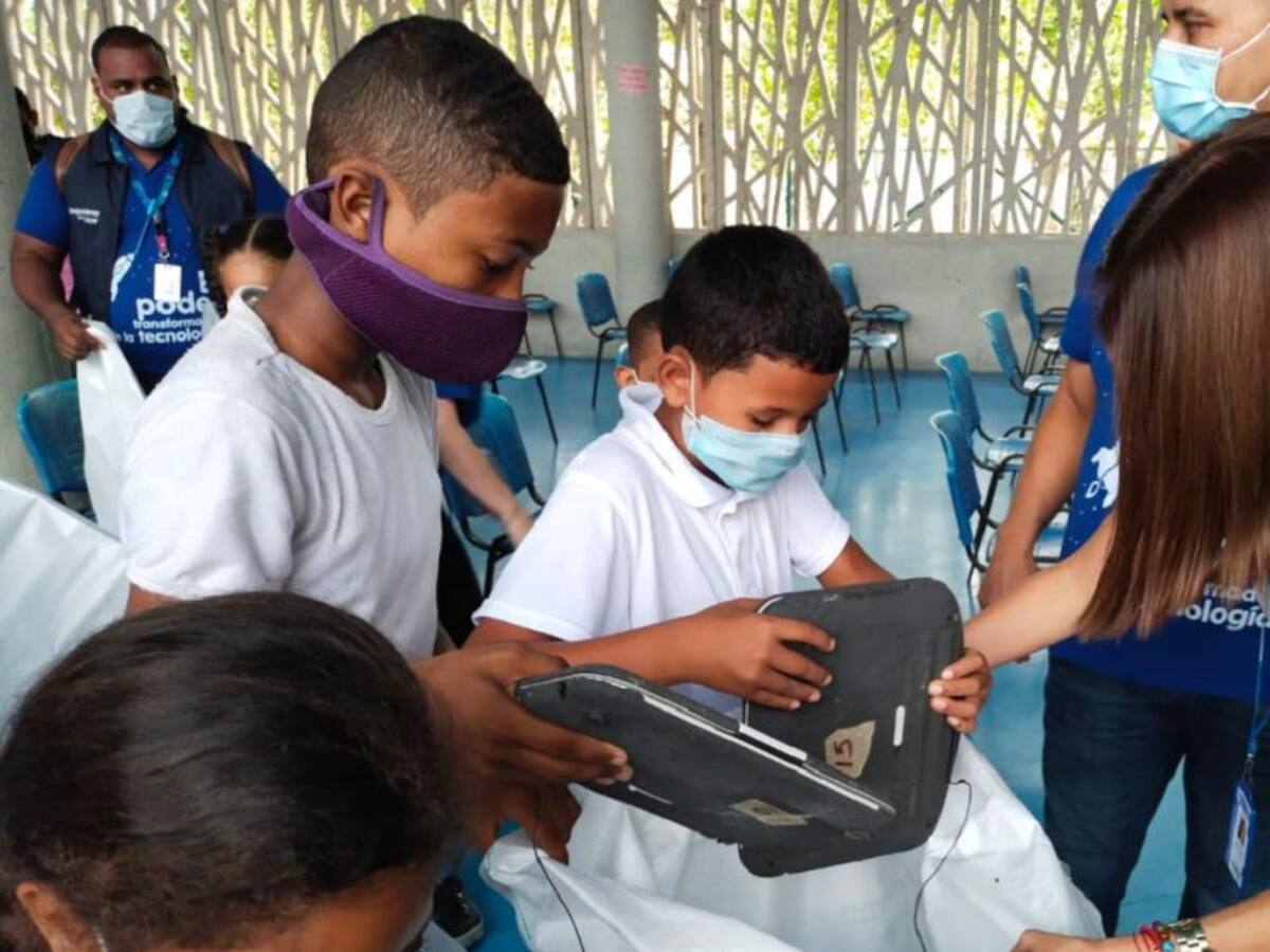 En Cartagena retoman 1.000 equipos en desuso para darles disposición final