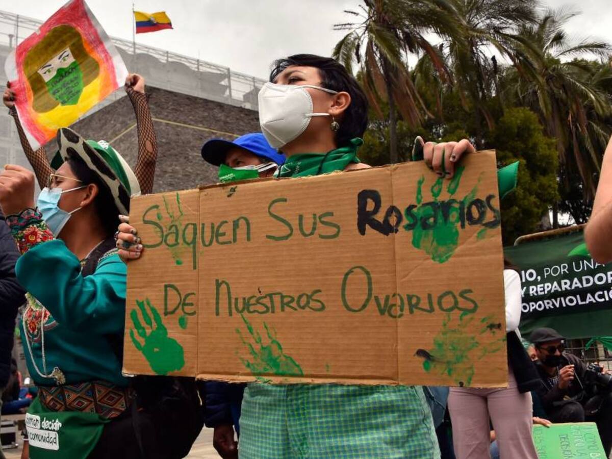 Congreso de Ecuador aprueba aborto en casos de violación
