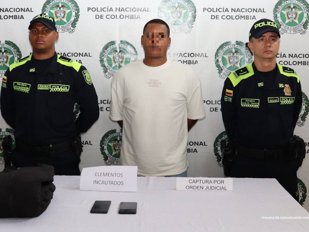 Acusan a un suboficial de la policía de asesinar a la pareja sentimental de su exesposa en Antioquia