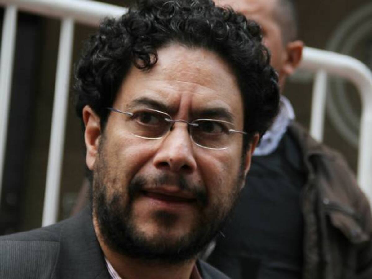 El procurador me niega el legítimo derecho a la defensa: Iván Cepeda