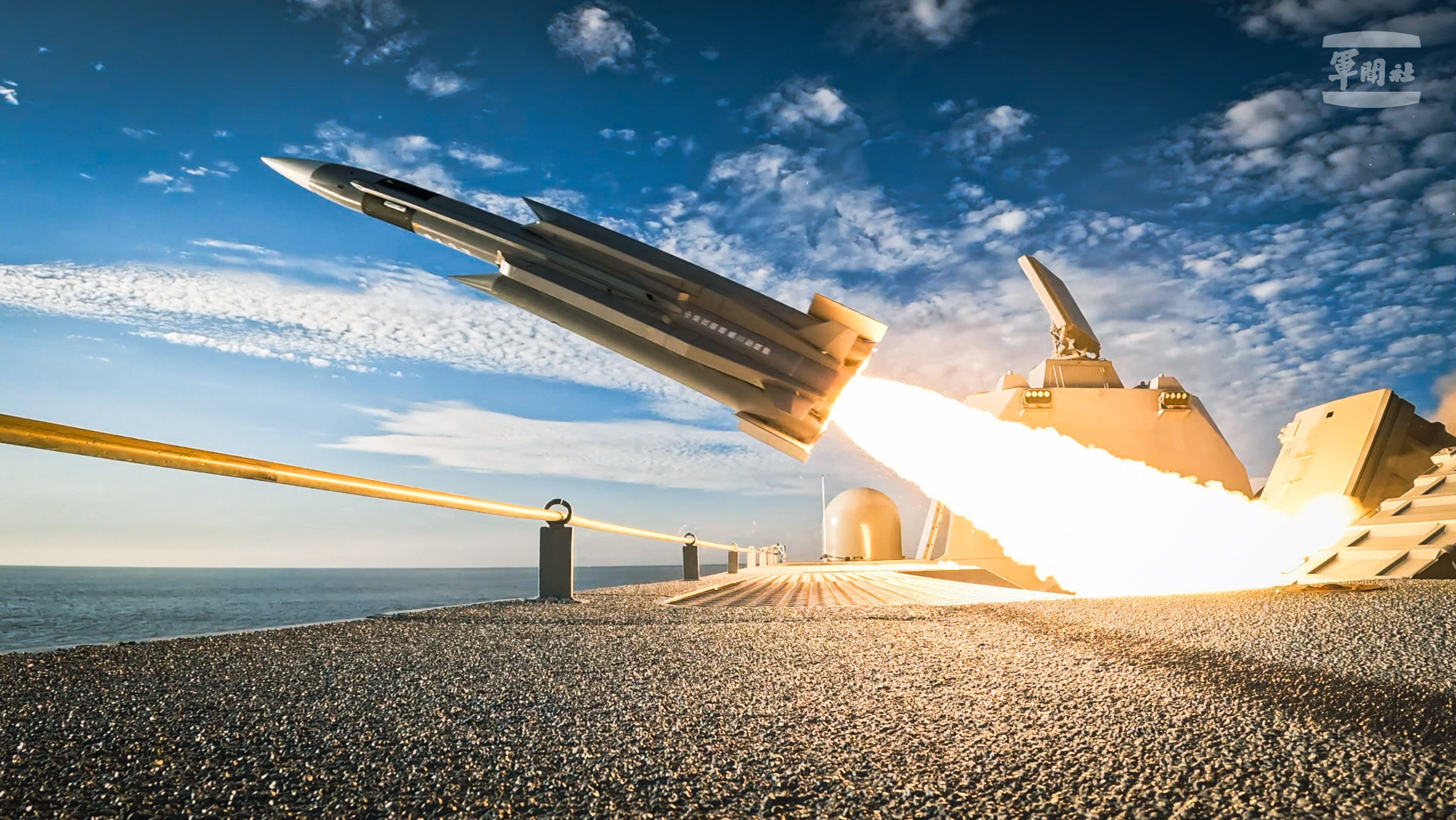 Lanzamiento de misiles de prueba en Asia. 


 EFE/ Agencia De Noticias Militares De Taiwán
