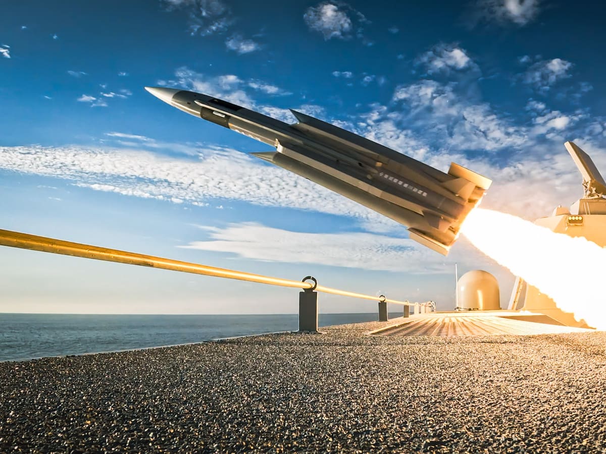 China lanza misil balístico intercontinental de prueba hacia el Pacífico