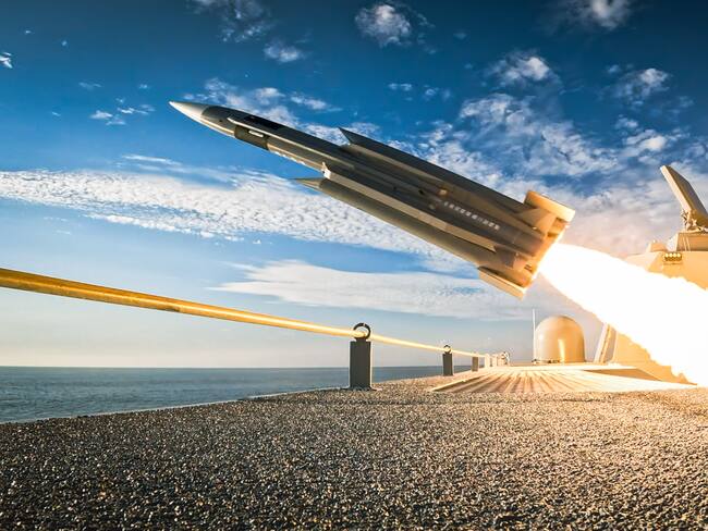 TAIPÉI, 23/08/2024.- Taiwán probó este viernes dos misiles antibuque de fabricación nacional, el Hsiung Feng II y el Hsiung Feng III, durante unas maniobras militares en la costa este de la isla, con el fin de “verificar las capacidades de defensa aérea conjunta y de combate naval” ante la creciente amenaza militar de China. Este ejercicio de “lanzamiento de misiles de precisión” tuvo lugar en la base Jiupeng del Instituto Nacional de Ciencia y Tecnología Chung-Shan (NCSIST), ubicada en el condado meridional de Pingtung, así como en áreas marítimas y aéreas del este de Taiwán, informó en un comunicado el Ministerio de Defensa Nacional (MDN). EFE/ Agencia De Noticias Militares De Taiwán *****SOLO USO EDITORIAL/SOLO DISPONIBLE PARA ILUSTRAR LA NOTICIA QUE ACOMPAÑA (CRÉDITO OBLIGATORIO) *****