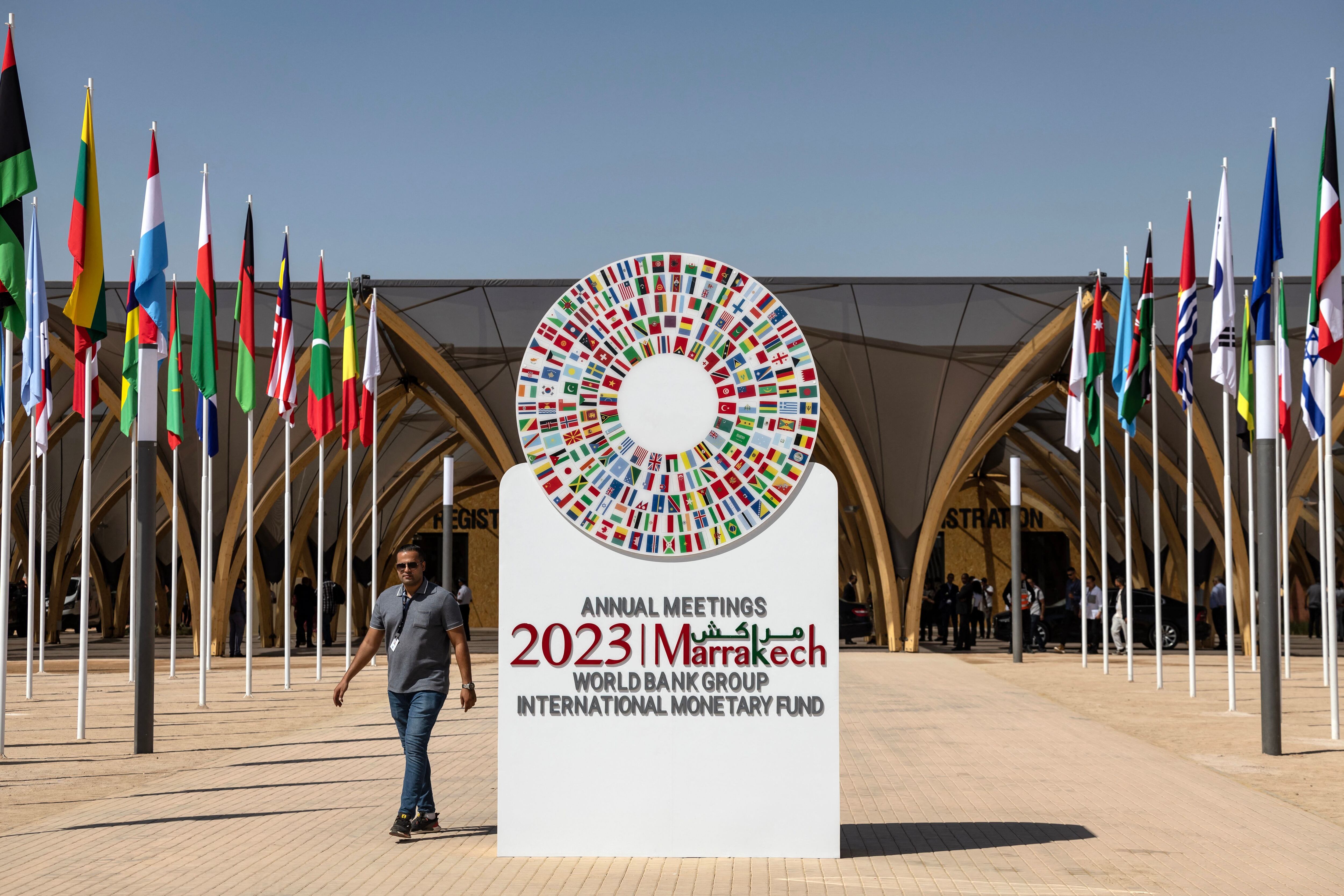 Emblema de las reuniones anuales del Banco Mundial y del Fondo Monetario Internacional en Marruecos.
(Foto: FADEL SENNA/AFP via Getty Images)