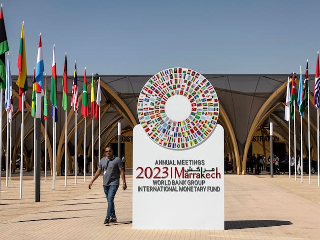 Emblema de las reuniones anuales del Banco Mundial y del Fondo Monetario Internacional en Marruecos.
(Foto: FADEL SENNA/AFP via Getty Images)