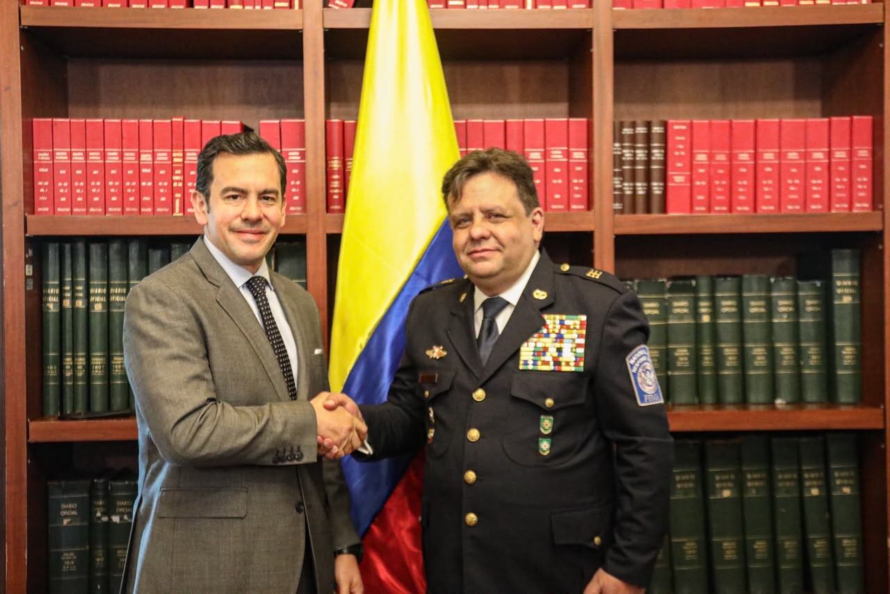 Presidente De la Espriella pide que se declare insubsistente al director nacional de Bomberos