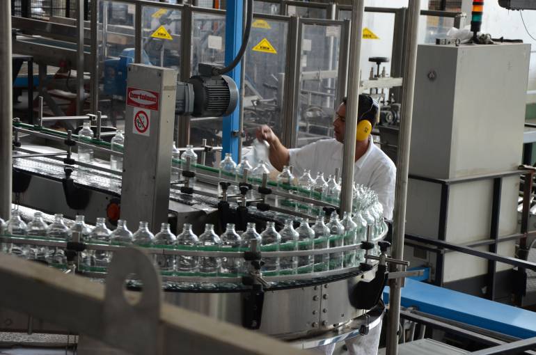 Industria Licorera de Caldas reabrió la planta de destilería y al mismo tiempo tiene presencia de funcionarios de la Contraloría y la Fiscalía.