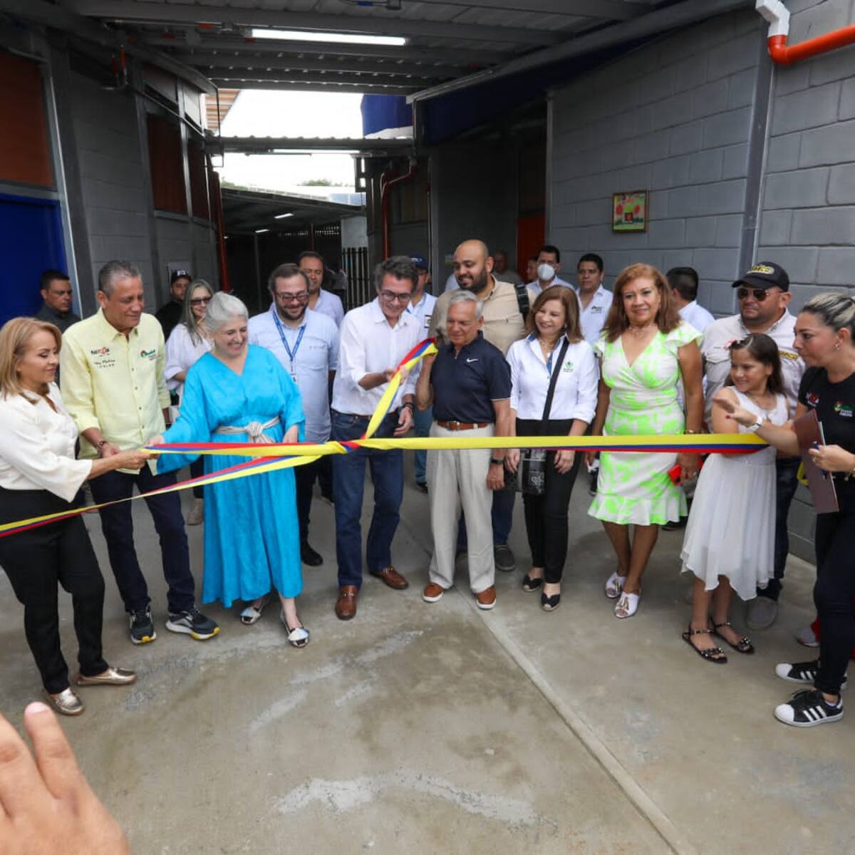 Minvivienda entregó infraestructura educativa y viviendas en el Huila