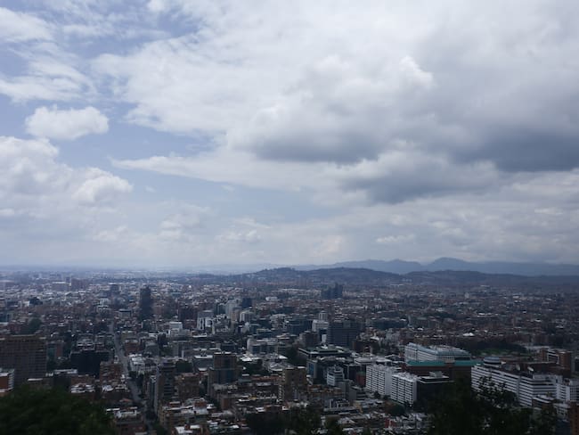 Vista de la ciudad de Bogotá desde el mirador de la Paloma, en la vía Bogotá-La Calera / (Colprensa - Diego Pineda)