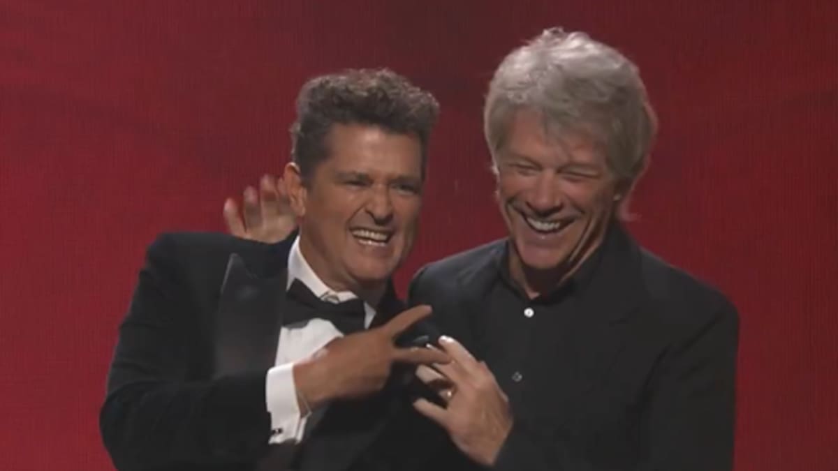 Así fue la reacción de Carlos Vives al recibir de los Latín Grammy “La persona del año”