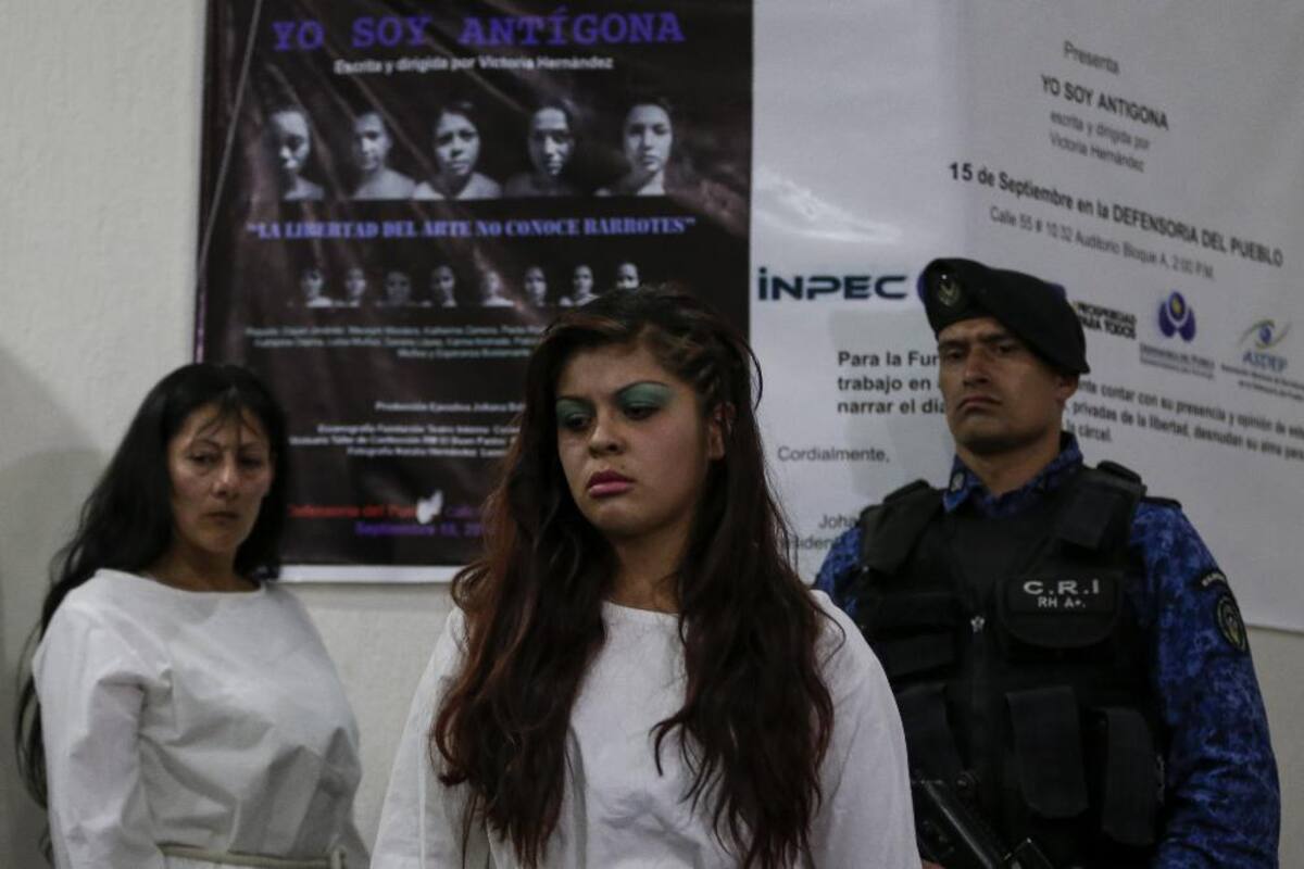 Luego de que el Inpec la había censurado por el contenido de una nueva obra de teatro que desde hace meses Johanna Bahamón venía preparando con las reclusas de la cárcel El Buen Pastor, este lunes la presentó en las instalaciones de la Defensoría del Pueblo en Bogotá