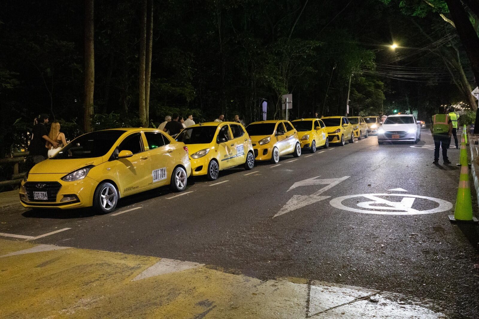 Acopio de taxis en Provenza. Foto: Alcaldía de Medellín.