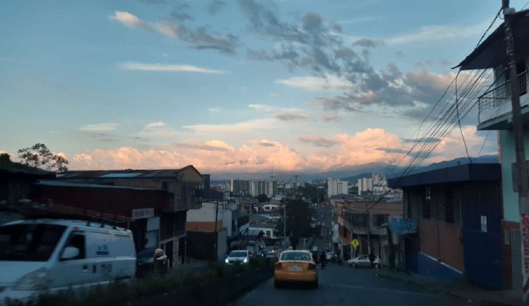 Así son los atardeceres en estos días de enero en Armenia y el Quindío
