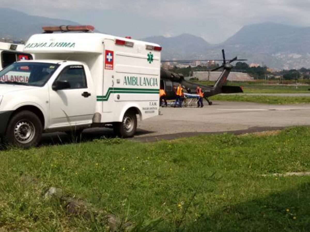 Trasladan a Medellín dos policías heridos en Cáceres, Antioquia