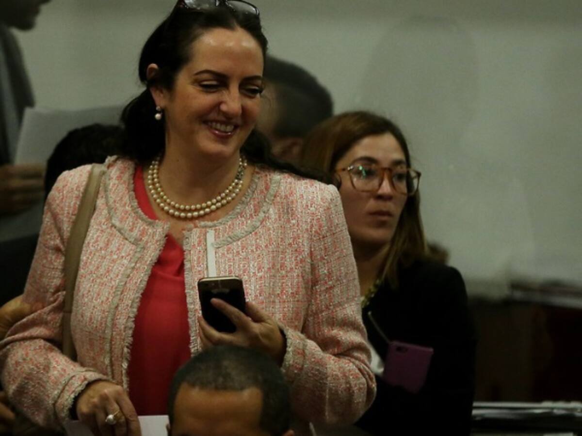 María F. Cabal: No entiendo por qué continúa esta cúpula militar inservible