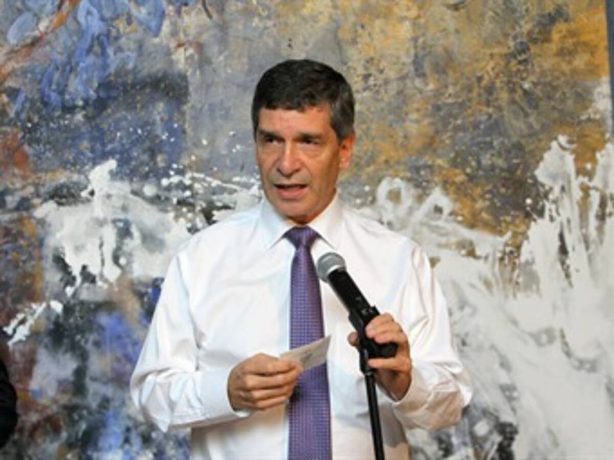 Demandan nombramiento de Rafael Pardo como alcalde encargado de Bogotá