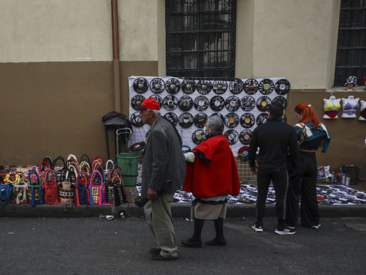 10.000 vendedores ambulantes deberán cumplir con protocolo del uso del espacio público en Bogotá