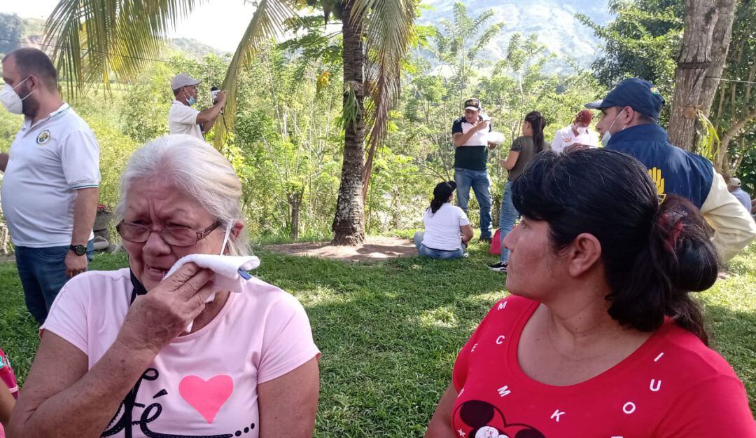 Familia venezolana, esperando el rescate de allegado.