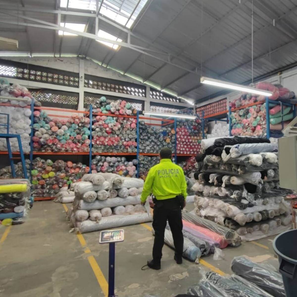 Cinco expolicías de la Polfa fueron imputados por exigir plata a comerciantes en Medellín