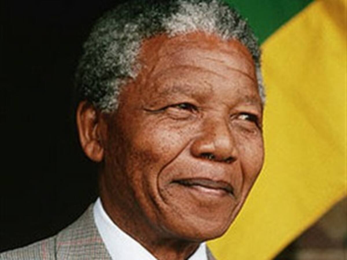 Mandela está "tranquilo y bien atendido" después de una noche en el hospital